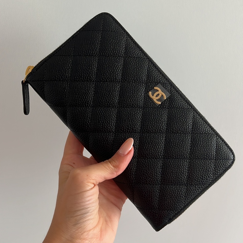 New classic long zipped Chanel wallet in black caviar leather with box and tag